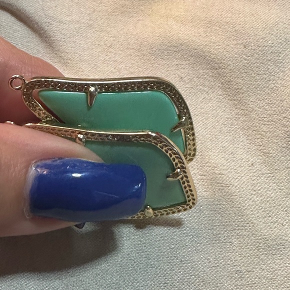 GUC Kendra Scott Mint Alex Earrings in Gold - Picture 3 of 5